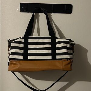 New DSW Black/White Striped  Canvas Weekender Zip Pocket lTravel Bag Tan Bottom.